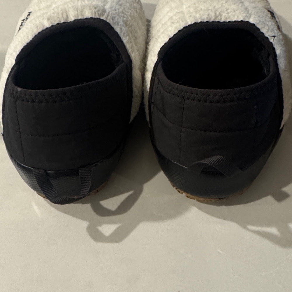 The North Face Thermoball Black and White Fleece - Size 8 - Picture 7 of 7